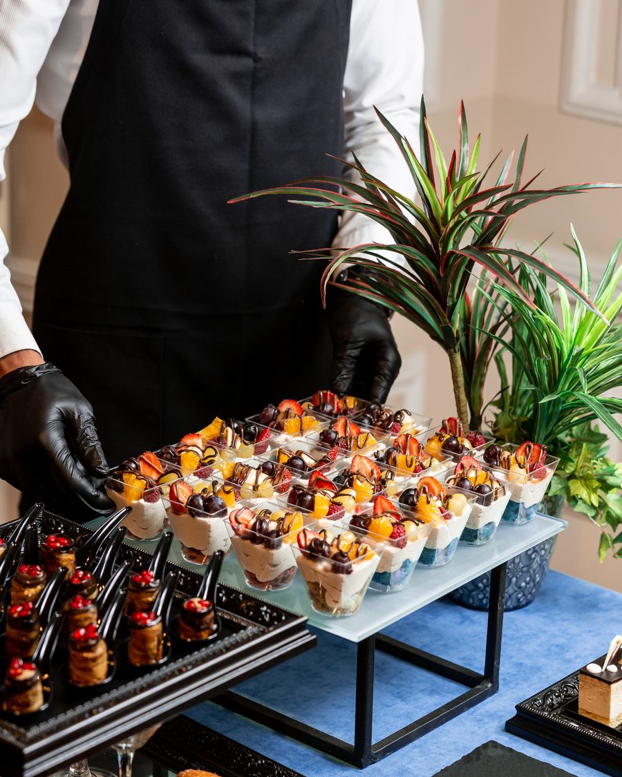 Servicio de catering con bocados de bienvenida